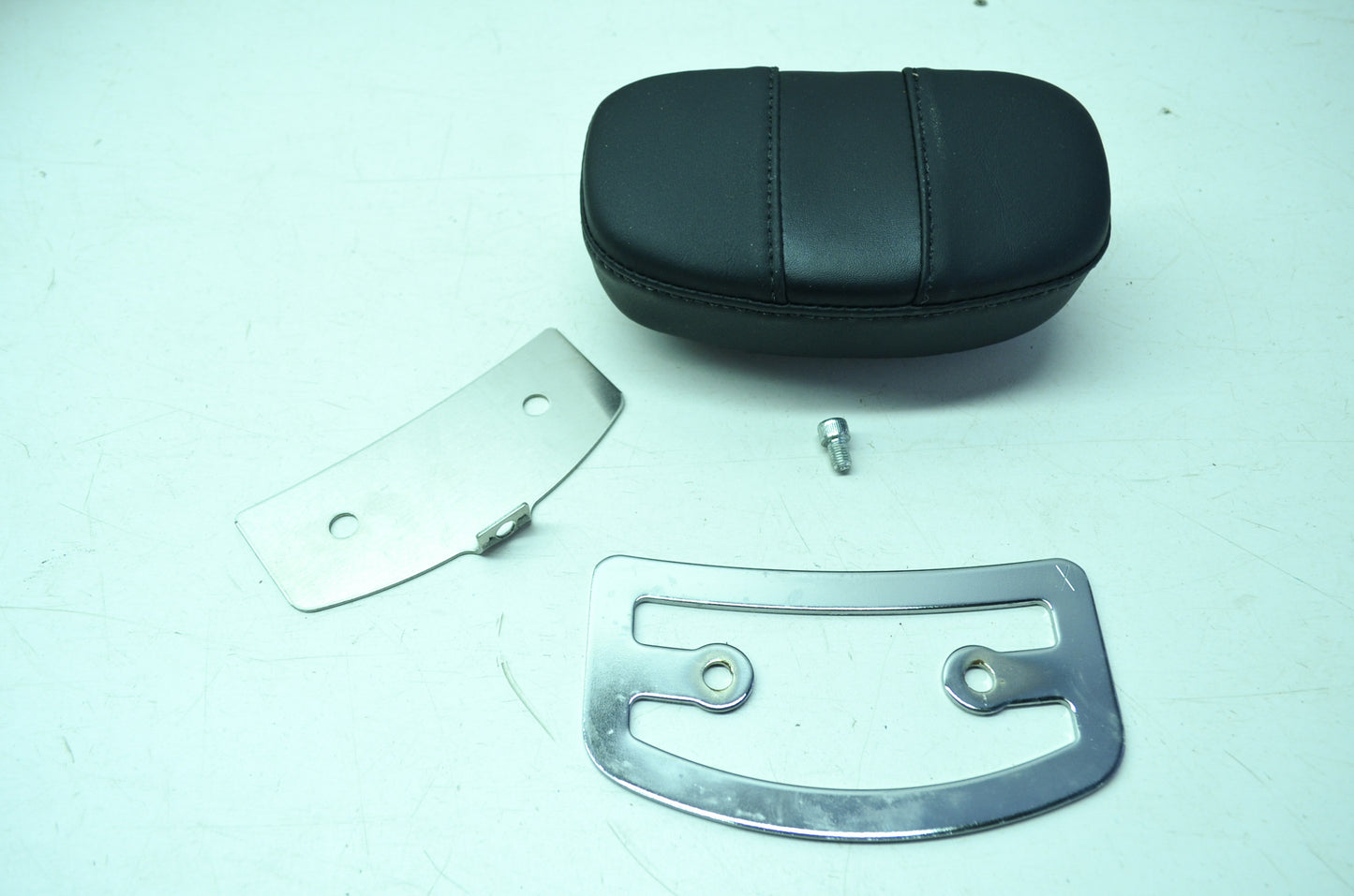 NEW OEM Harley-Davidson Short Backrest Pad Kit 52670-96 NOS