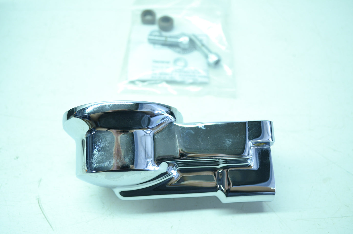 NEW OEM Harley-Davidson Oil Filter Bracket Kit 26415-98 NOS