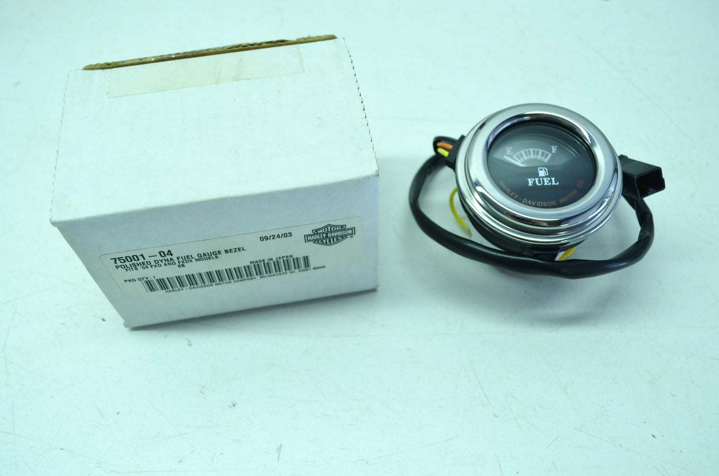 NEW OEM Harley-Davidson Fuel Gauge Bezel Dyna 75001-04 NOS