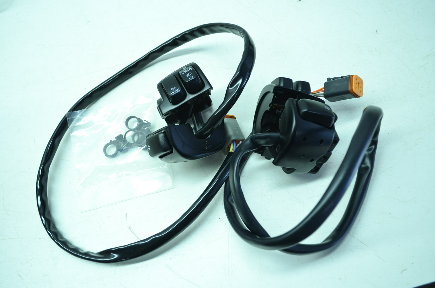 OEM Harley-Davidson 70085-04 Handlebar Switch Kit NOS