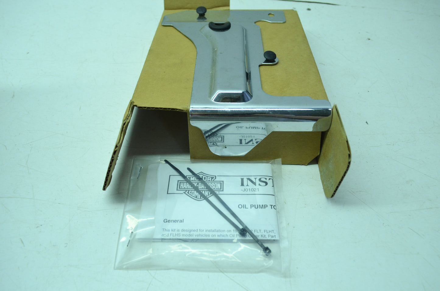 NEW OEM Harley Davidson Oil Pump Cover Chrome 96-92 FLH FLHT 66130-98 NOS