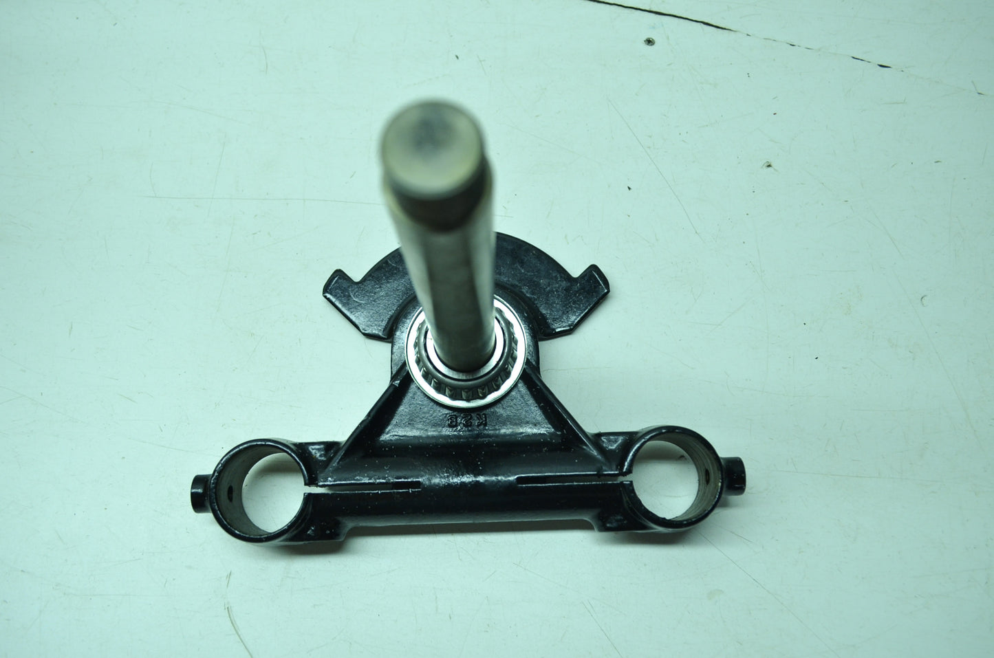 OEM Harley-Davidson 47693-81 Lower Fork Bracket Assembly NOS