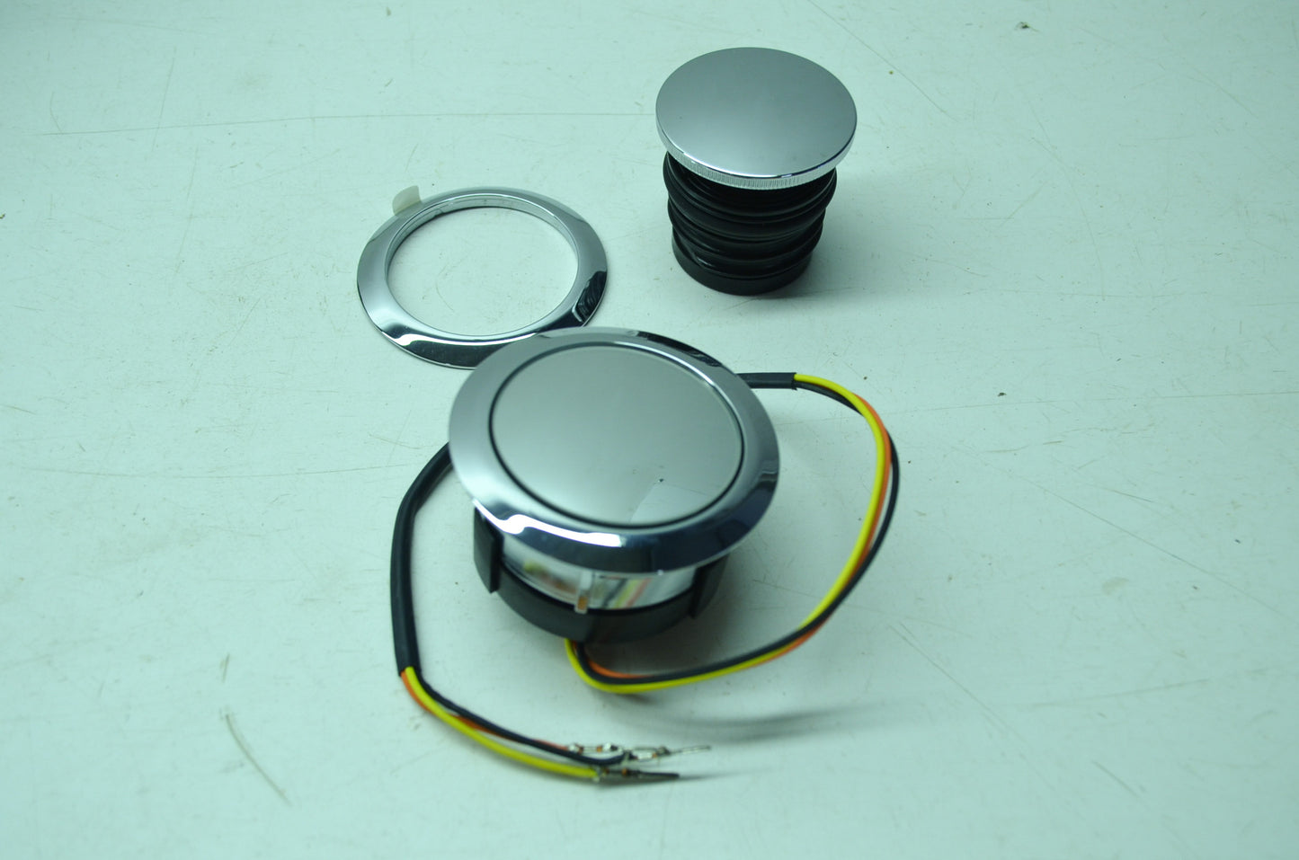 NEW OEM Harley Davidson Chrome Flush Fuel Cap And Gauge Mount 62818-08 NOS