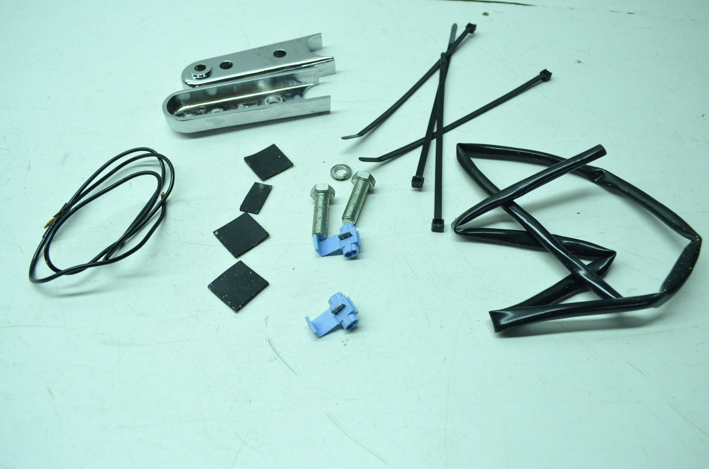 NEW OEM Harley Davidson Rear Turn Signal Mount Kit 68548-87 NOS