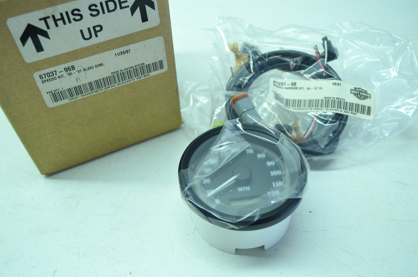 NEW OEM Harley Davidson Speedometer Kit 67037-96B NOS