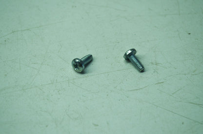 OEM Harley-Davidson 67727-87 Screw Qty 2 NOS