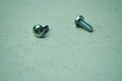 OEM Harley-Davidson 67727-87 Screw Qty 2 NOS