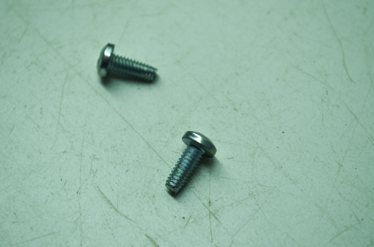 OEM Harley-Davidson 67727-87 Screw Qty 2 NOS
