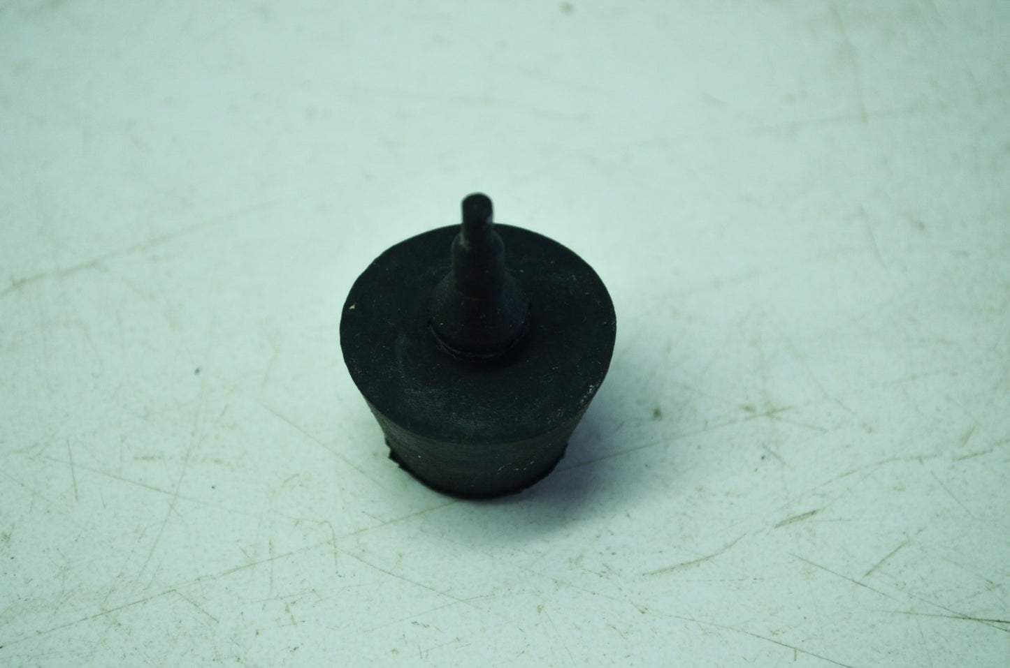 OEM Harley-Davidson 61562-66 Support Rubber NOS