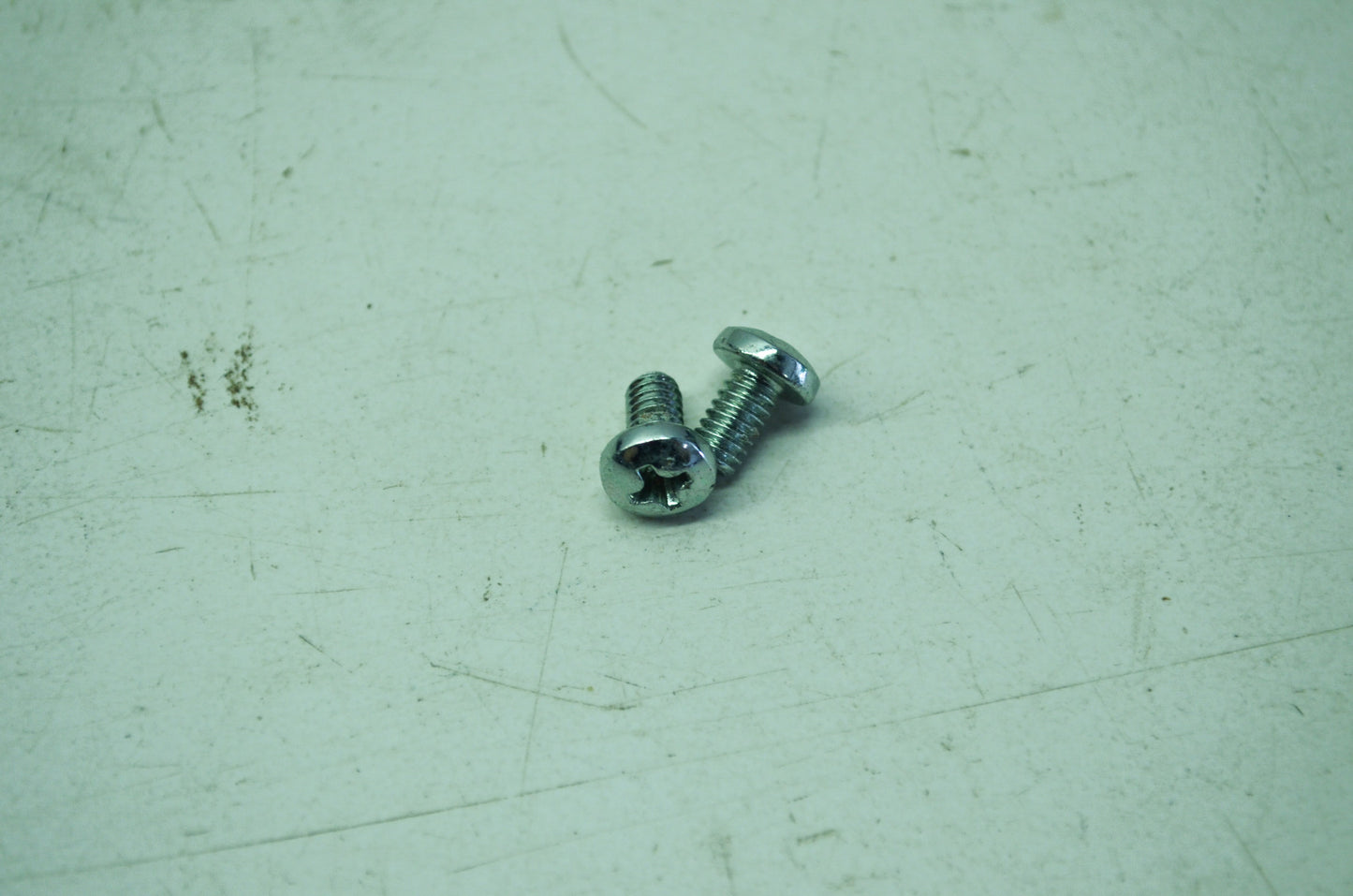 OEM Harley-Davidson 2585 Screw Qty 2 NOS