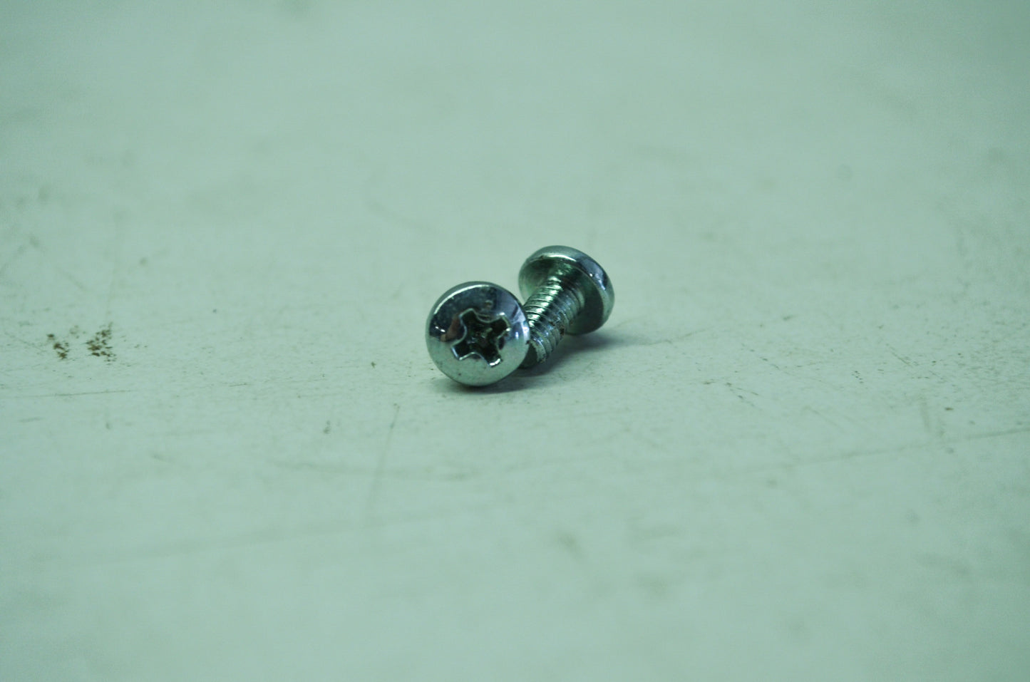 OEM Harley-Davidson 2585 Screw Qty 2 NOS