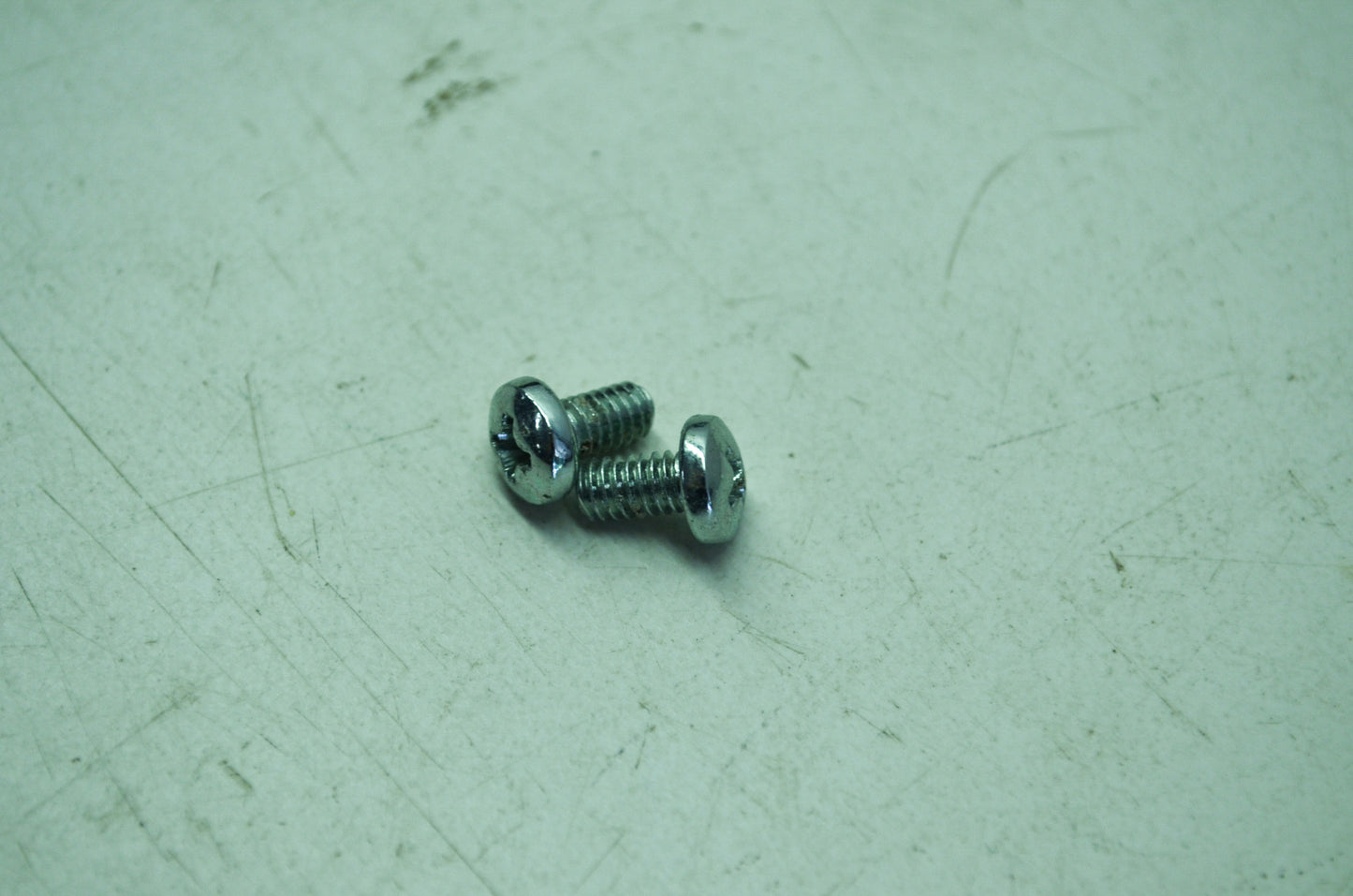 OEM Harley-Davidson 2585 Screw Qty 2 NOS