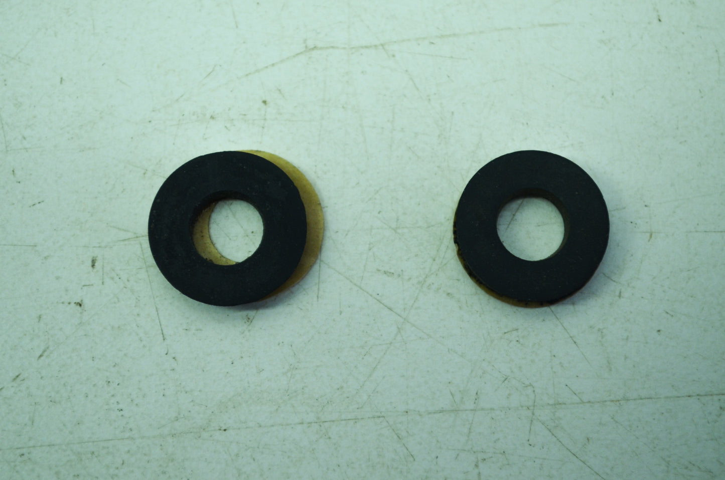 OEM Harley-Davidson 7419 Rubber Washer Qty 2 NOS