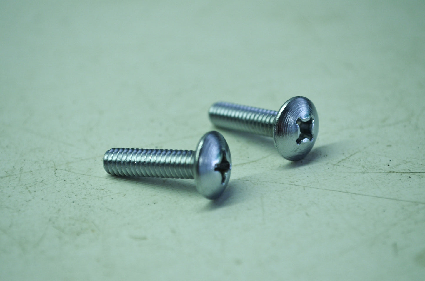 OEM Harley-Davidson 2430 Machine Screw Qty 2 NOS