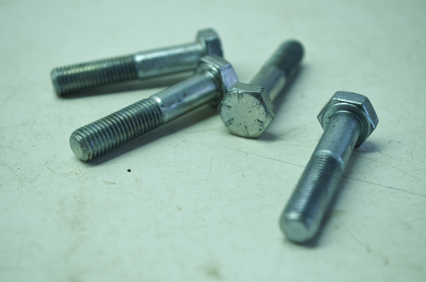 OEM Harley-Davidson 4041W Carrier Bolt Qty 4 NOS
