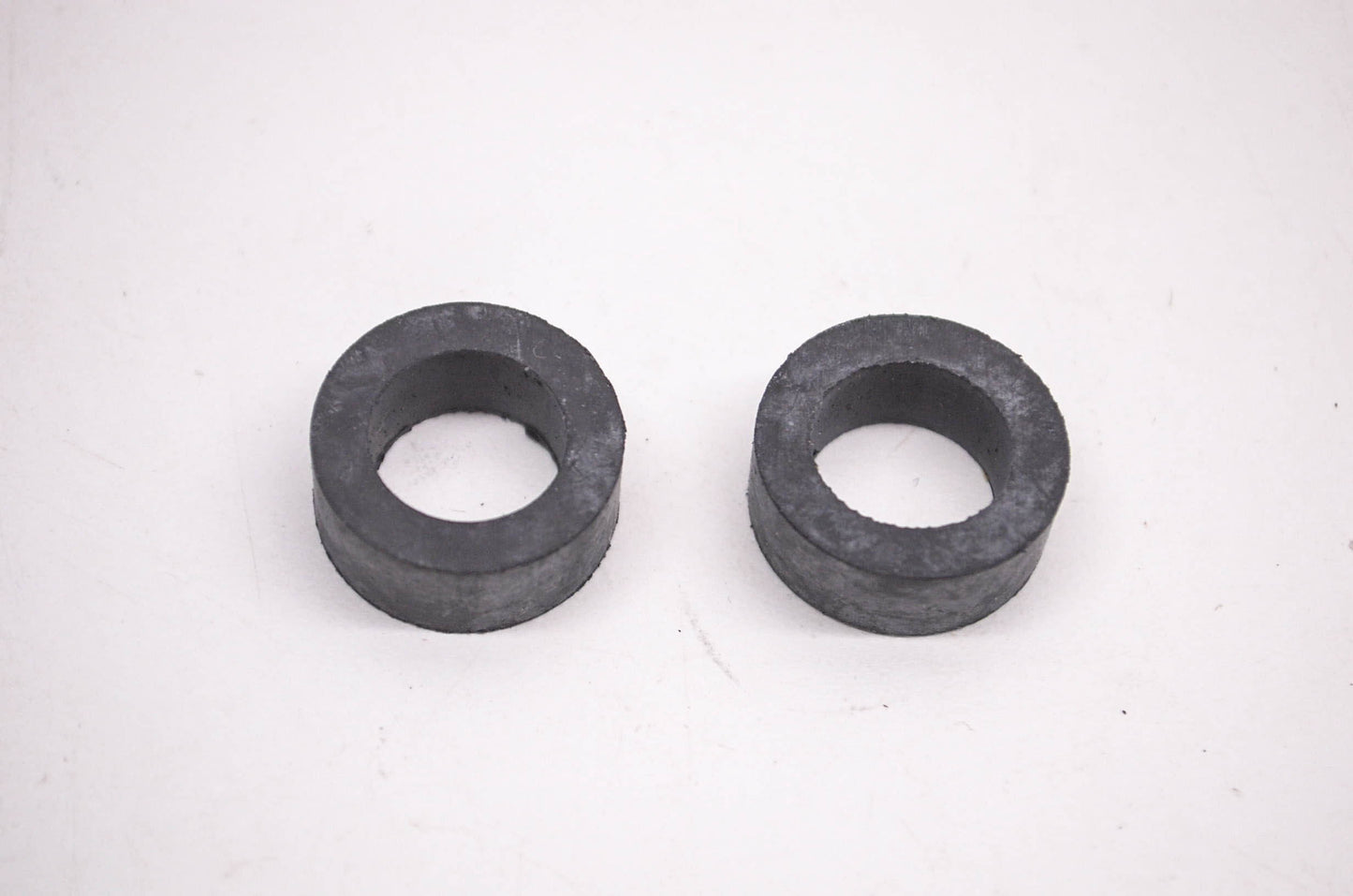 New OEM Kawasaki 92092-1005 Bushing Rubber 14X22X8.5 Qty 2 NOS