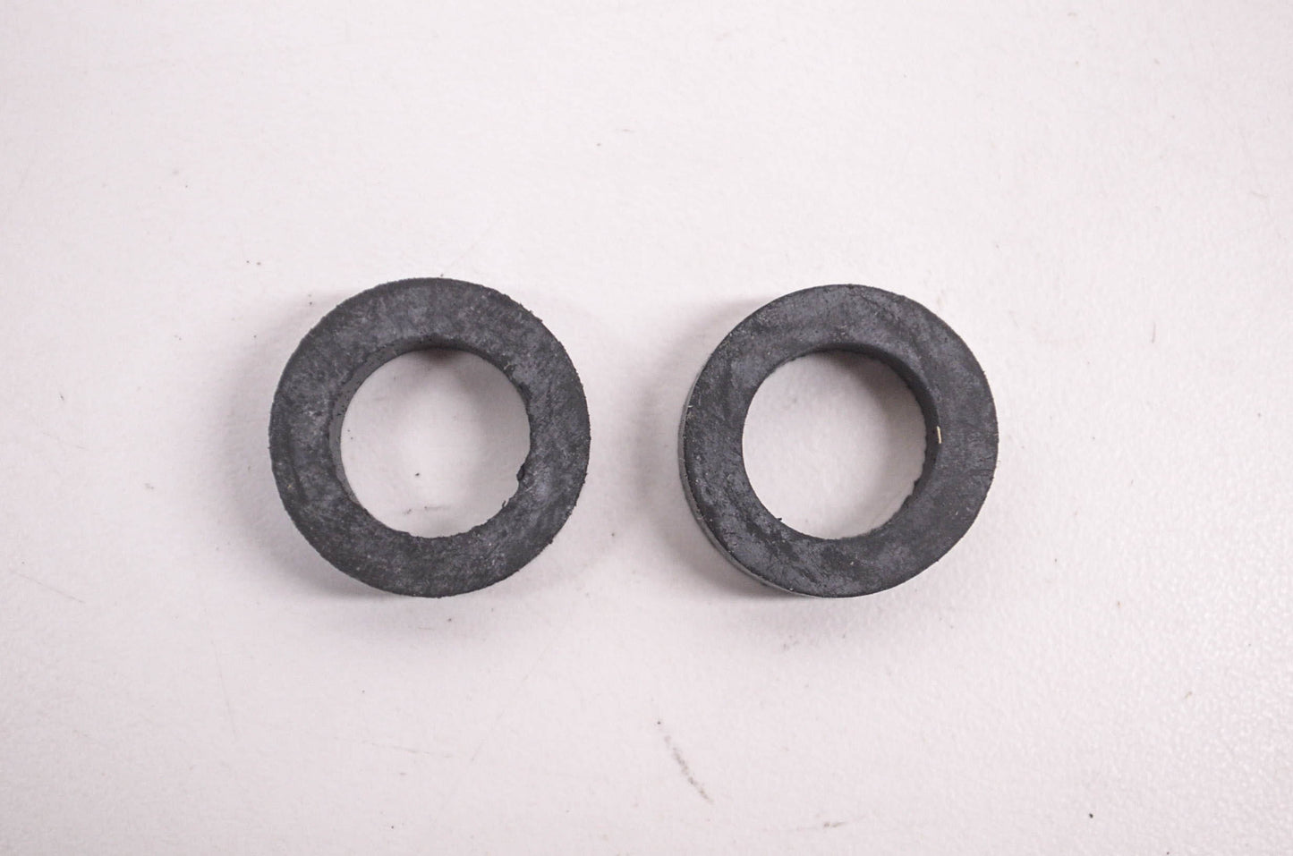 New OEM Kawasaki 92092-1005 Bushing Rubber 14X22X8.5 Qty 2 NOS