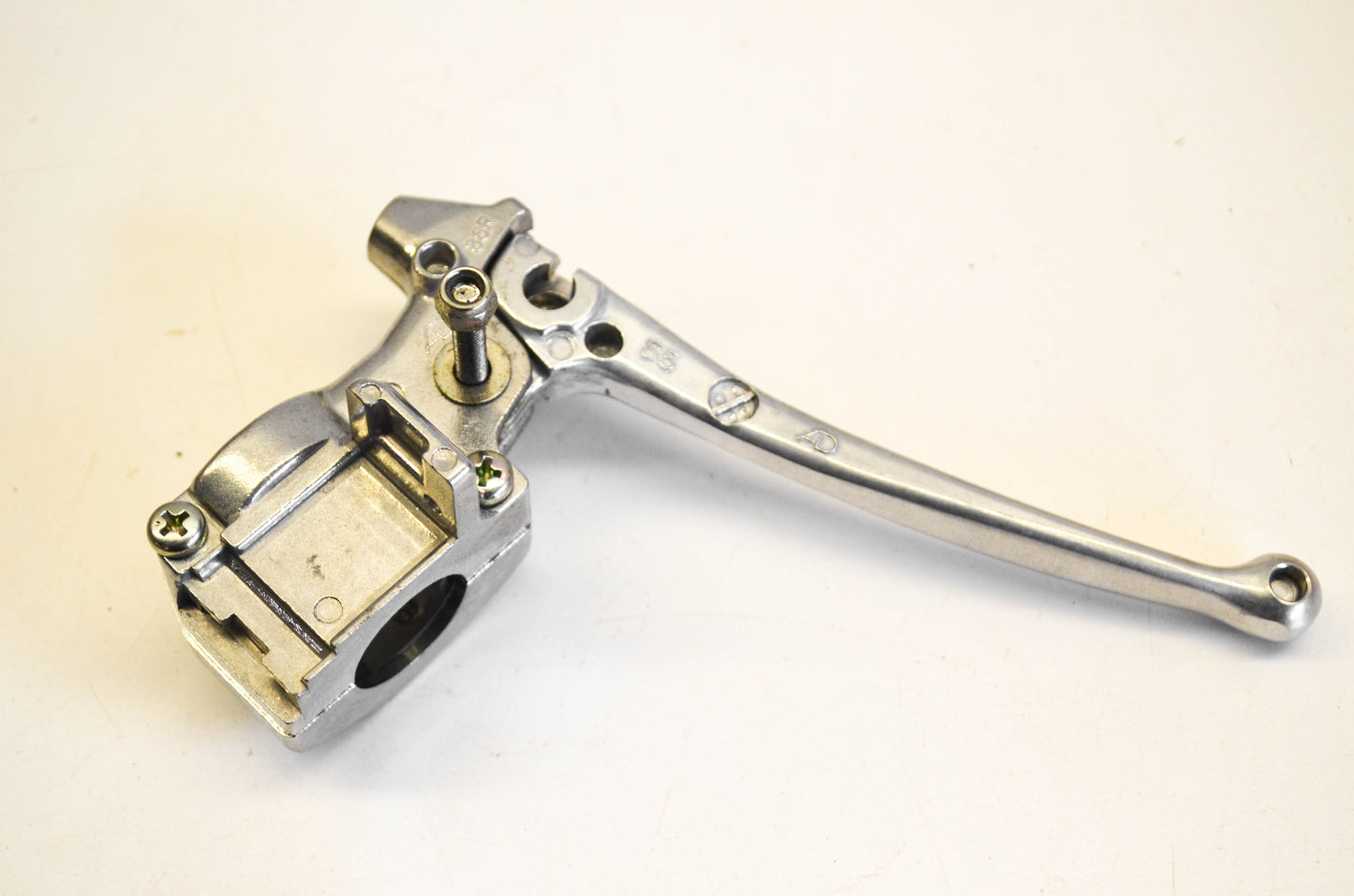 New OEM Yamaha 8E3-W8291-01 Left Lever Holder Assembly NOS