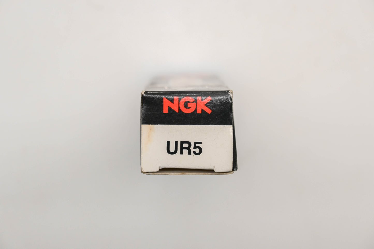 NGK UR5, 2771 V-Power Spark Plugs Qty 2 NOS