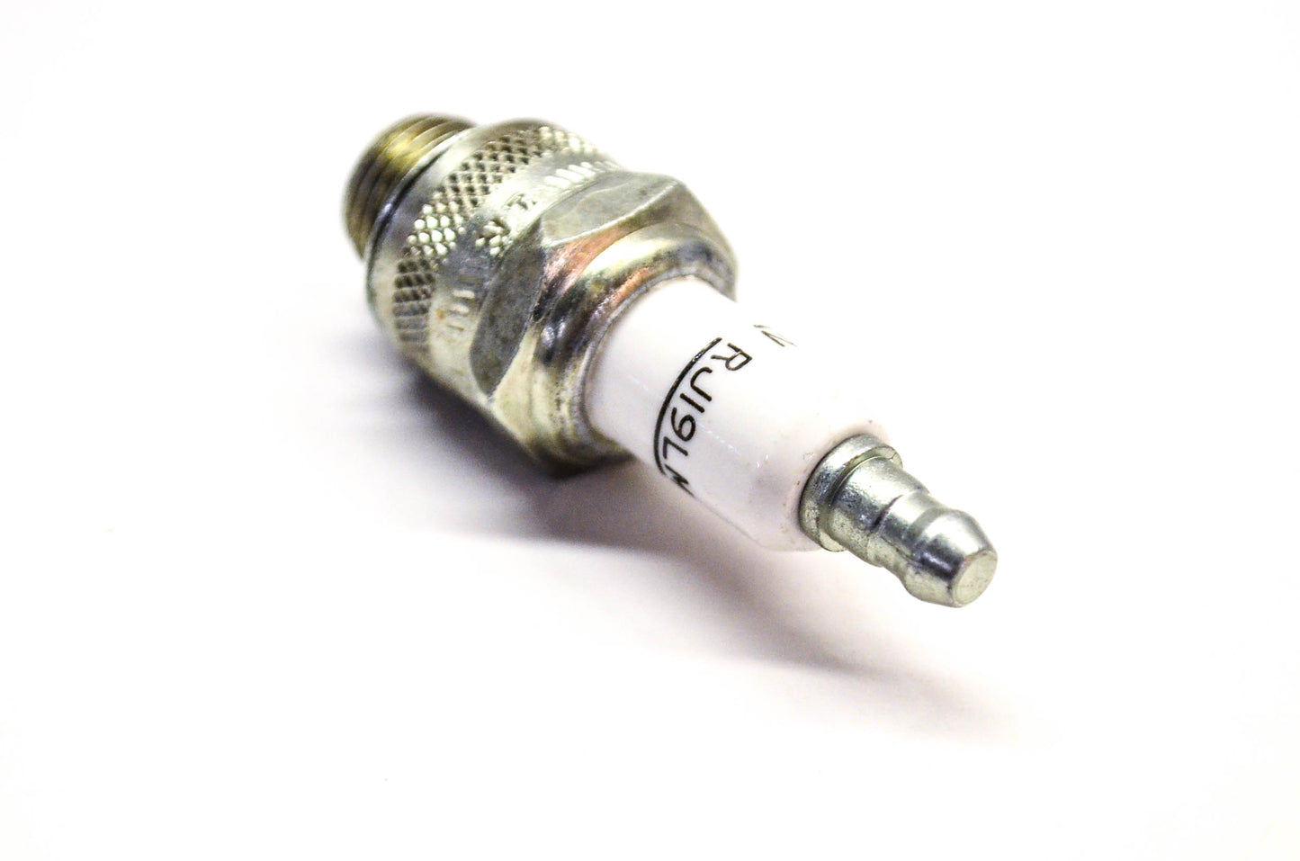 Champion RJ19LM, 868 Spark Plug NOS