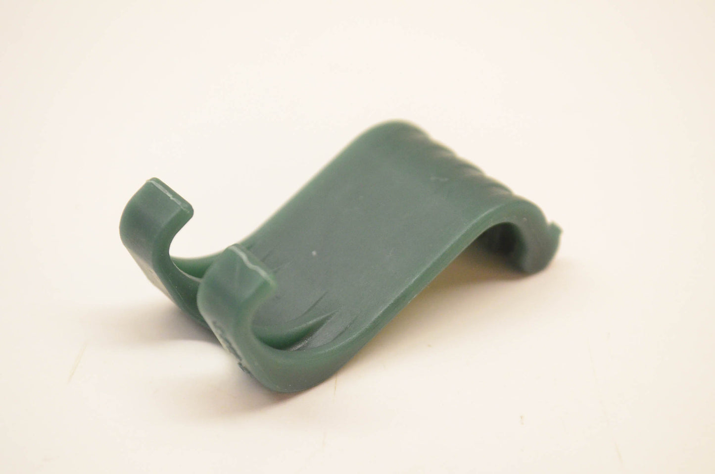 Rubbermaid 5A12 5 Big Max Shed Clip NOS