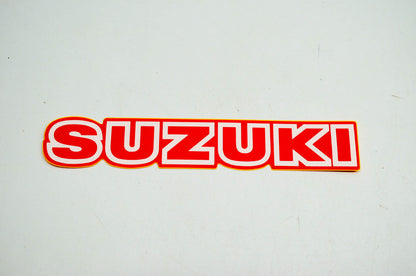 New OEM Suzuki 68111-19B00-7ZP Emblem Front Fender NOS