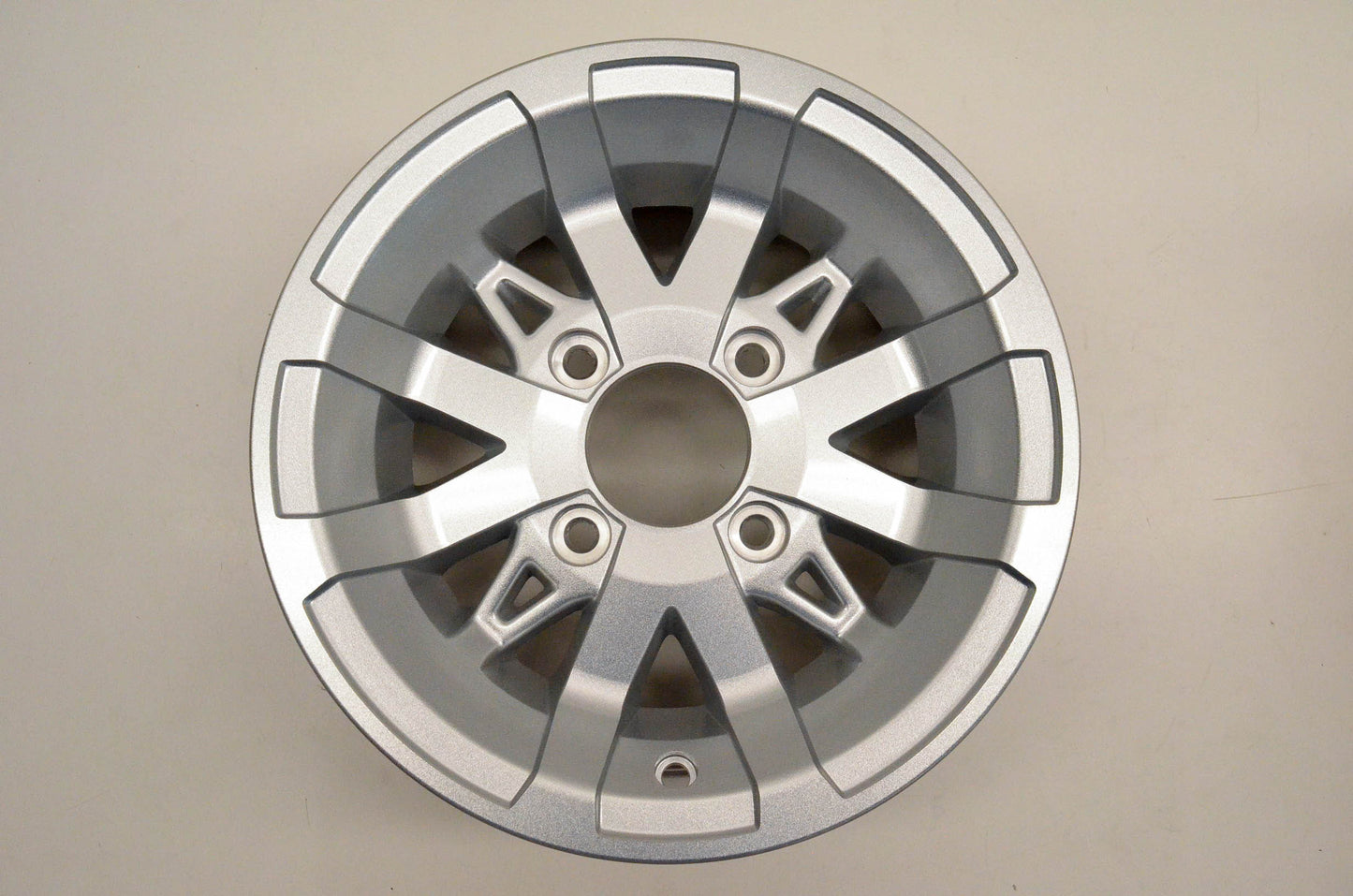 New OEM Yamaha B32-F5168-20-00 Cast Wheel Front NOS
