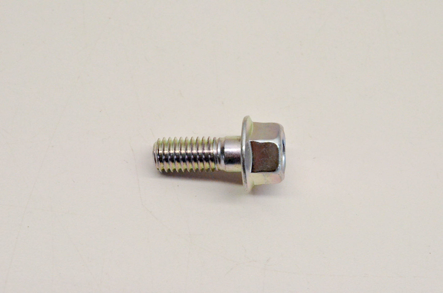 New OEM Yamaha 90105-08184-00 Bolt Flange NOS