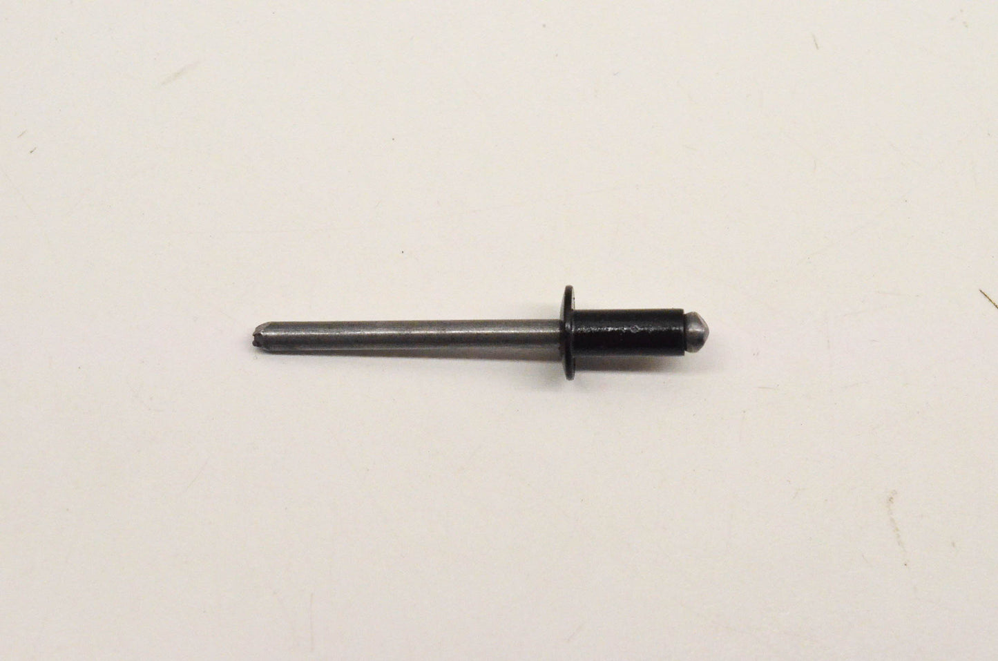 New OEM Yamaha 8JP-RA520-00-00 Rivet NOS