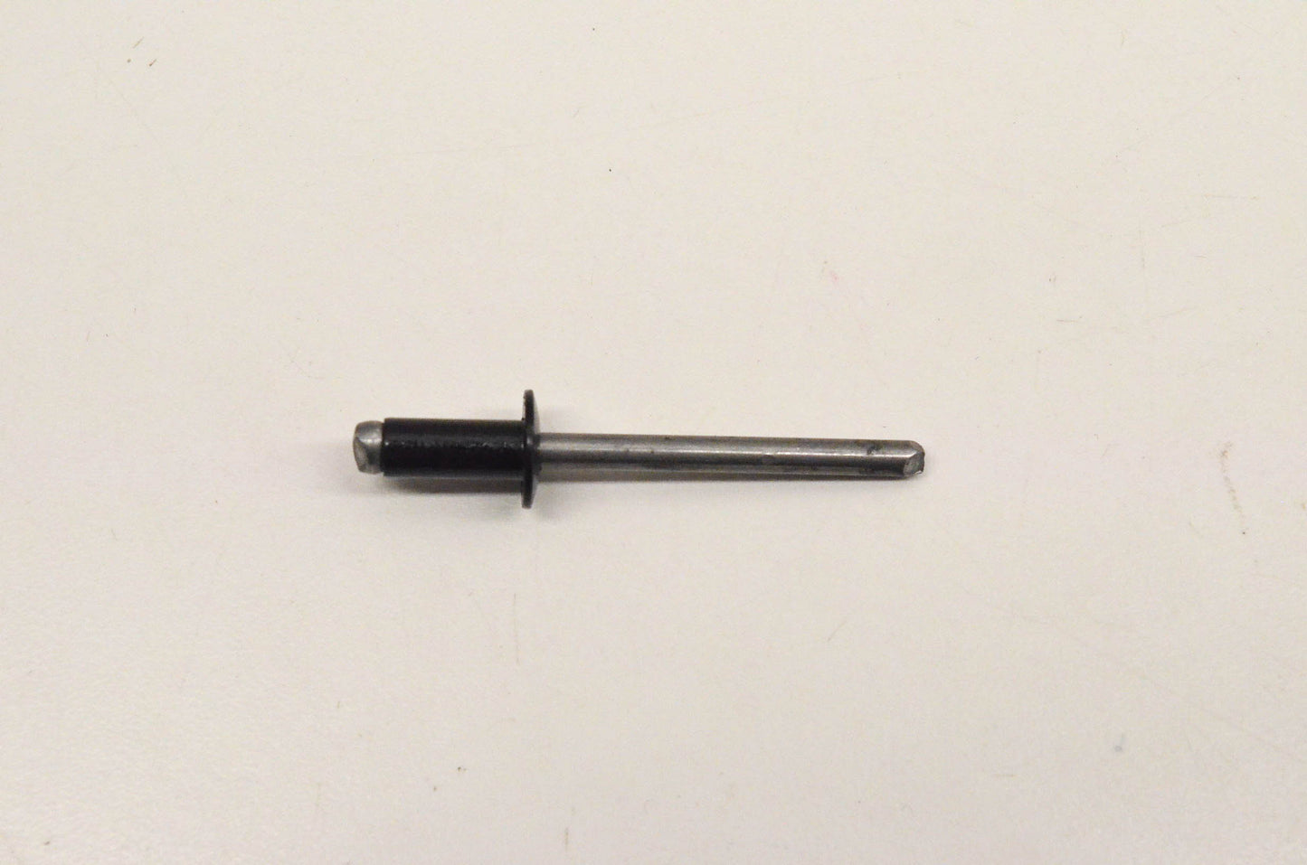 New OEM Yamaha 8JP-RA520-00-00 Rivet NOS