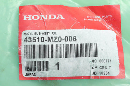 New OEM Honda 43510-MZ0-006 M/CYL Sub-ASSY RR NOS