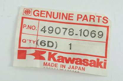 New OEM Kawasaki 49078-1069 Outer Valve Spring NOS