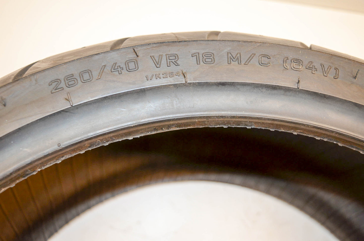Metzeler ME880, 260/40BR 18 M/C 84V, 0302-0055 Rear Tire Marathon 260/40VR 18 M/C 84V NOS