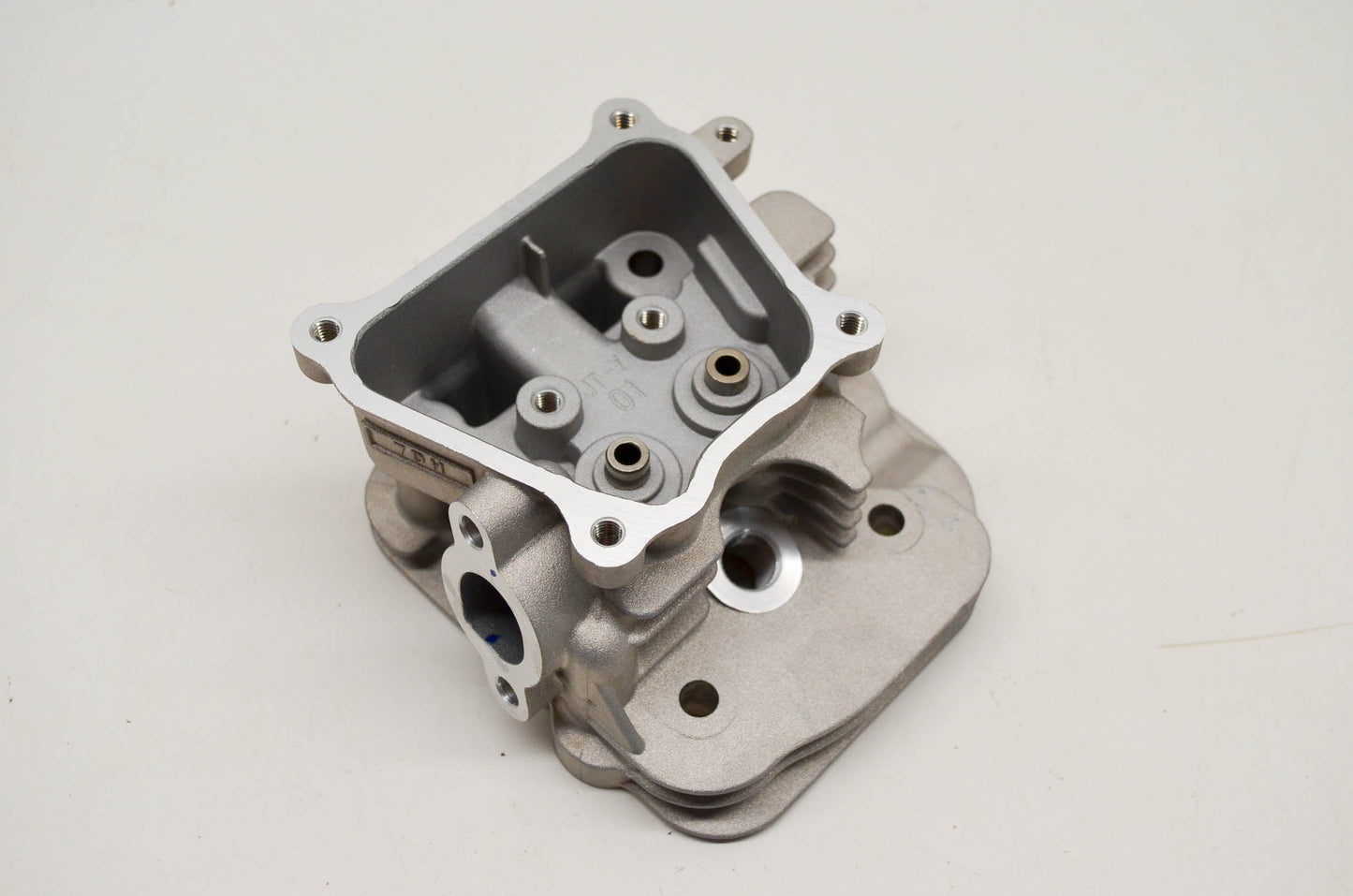 New OEM Yamaha 7DH-E1121-10-00 Head Cylinder NOS
