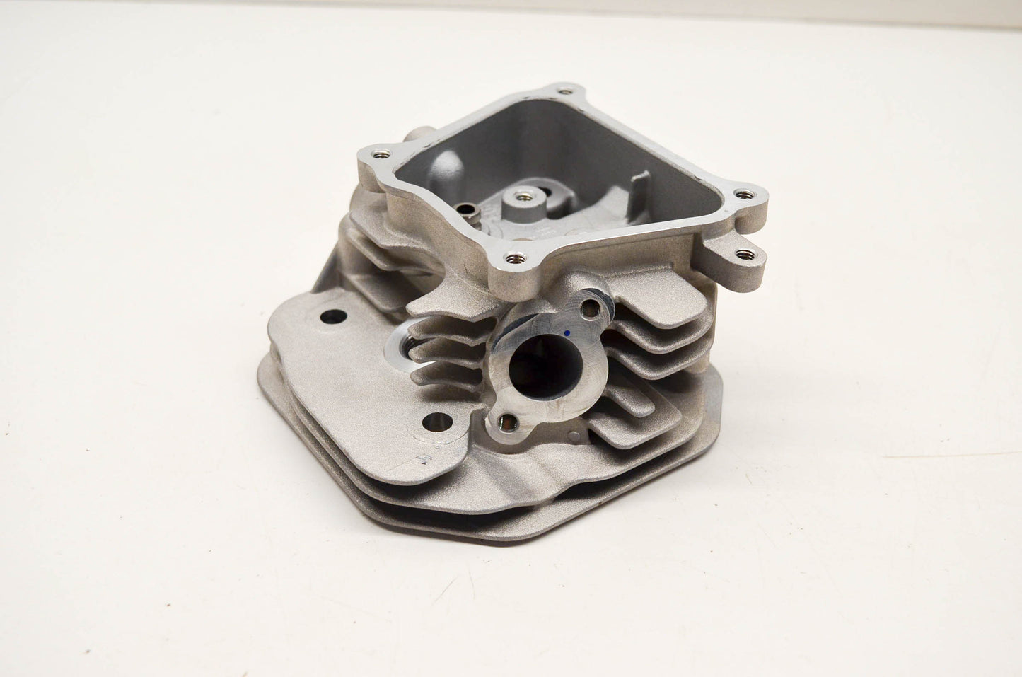 New OEM Yamaha 7DH-E1121-10-00 Head Cylinder NOS