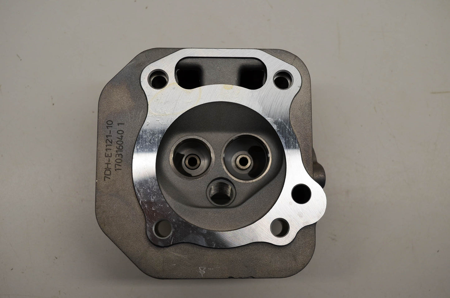 New OEM Yamaha 7DH-E1121-10-00 Head Cylinder NOS