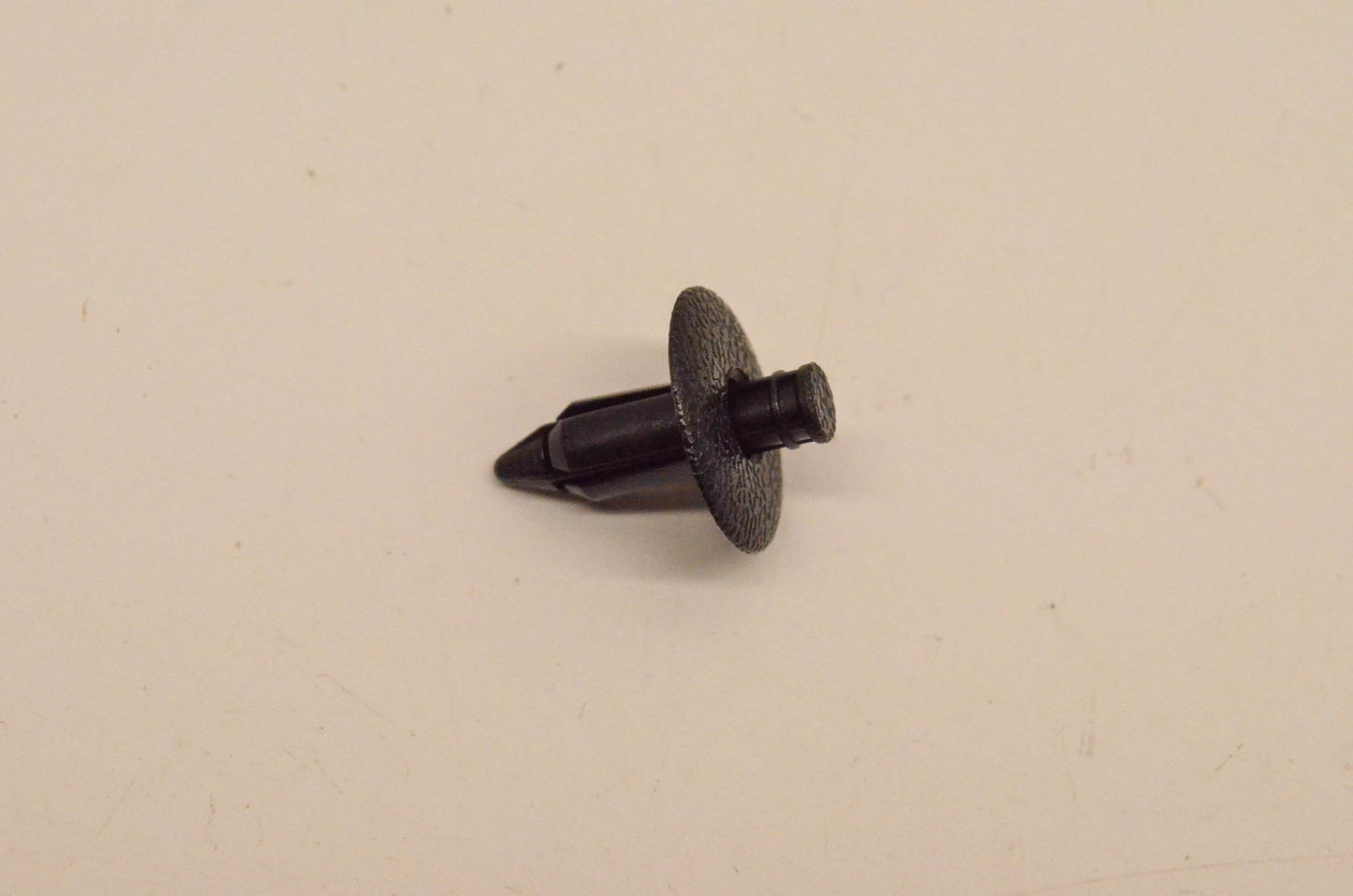 New OEM Yamaha 90269-07006-00 Rivet NOS