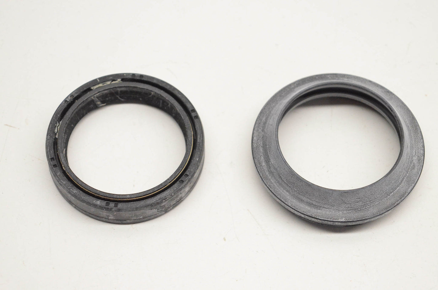 New OEM Honda 51490-MCF-000 Front Fork Oil Seal Kit NOS