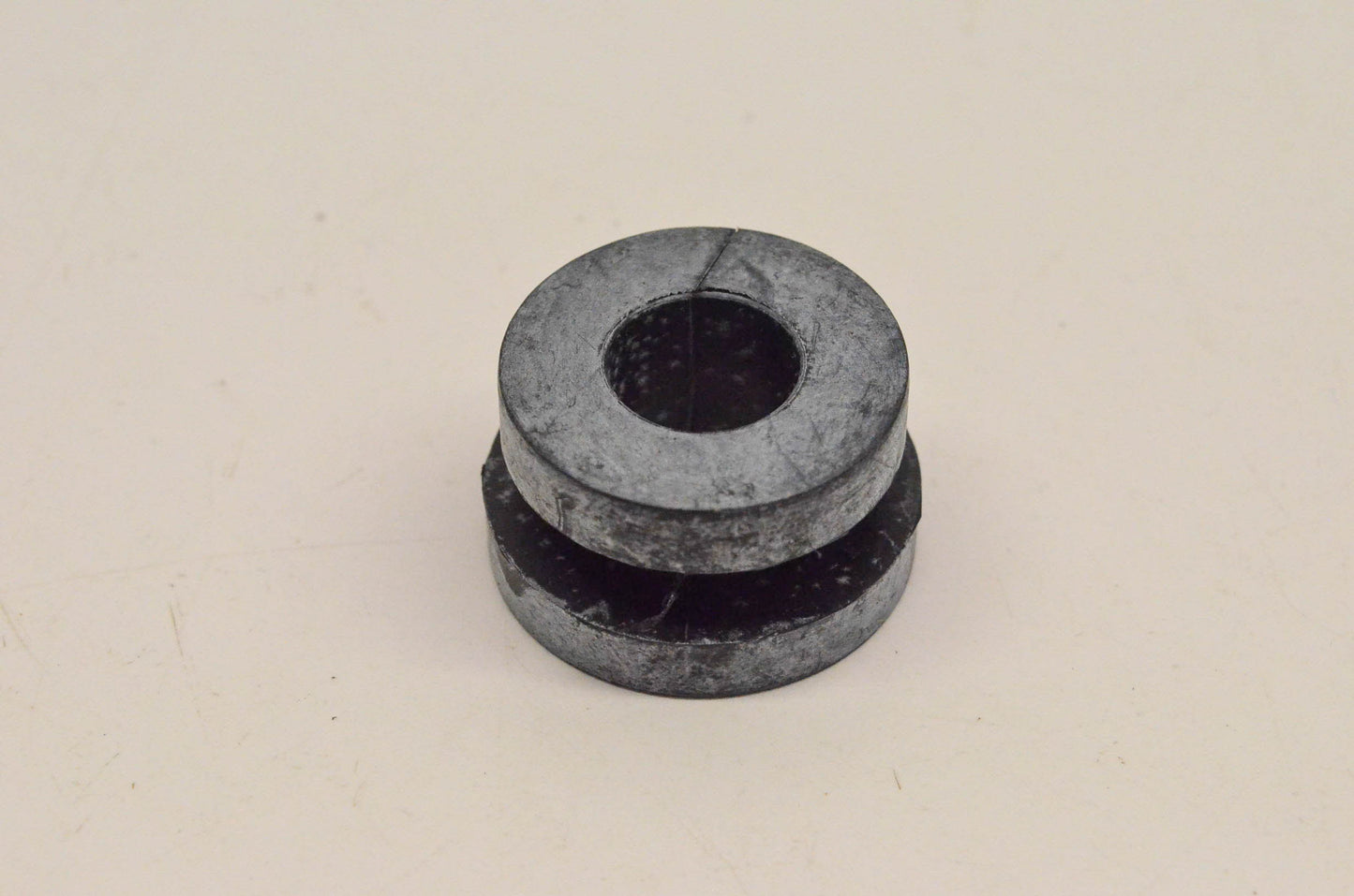 New OEM Yamaha 90480-20132-00 Rubber Grommet NOS