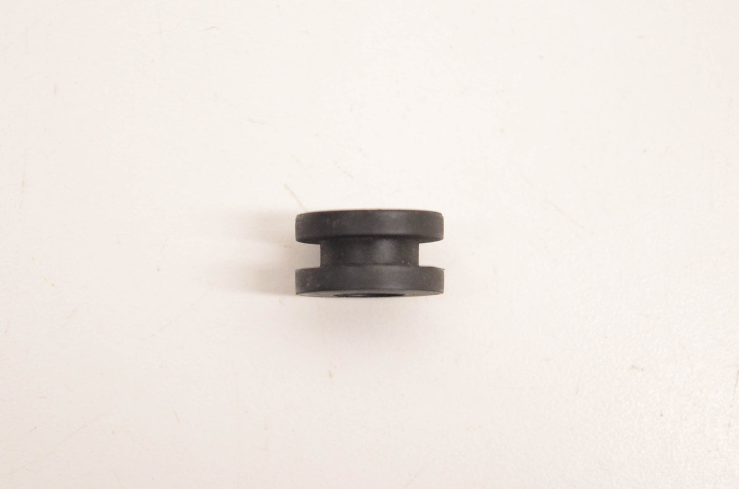 New OEM Suzuki 09320-09016 Cushion Grommet NOS