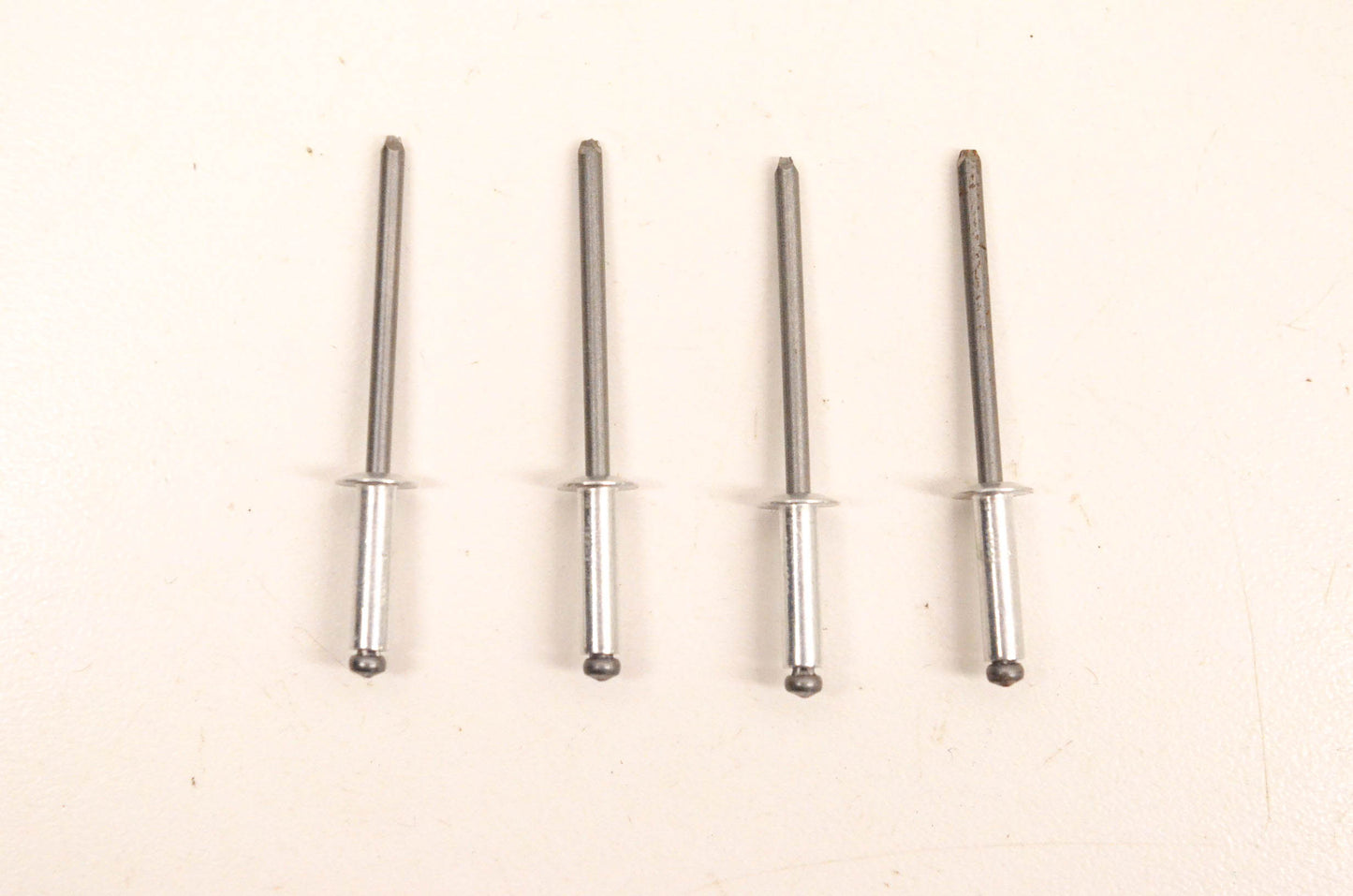 Aftermarket 390401600, P390401600 Pop Rivets Qty 4 NOS