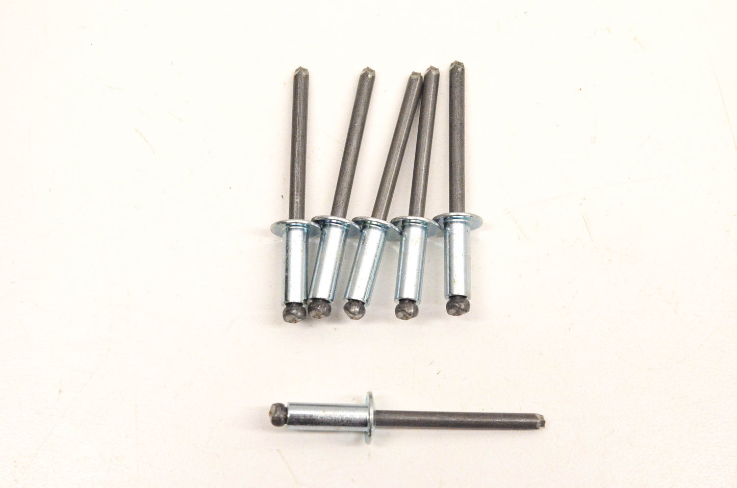 Aftermarket 390402300, P390402300 Rivets Qty 6 NOS