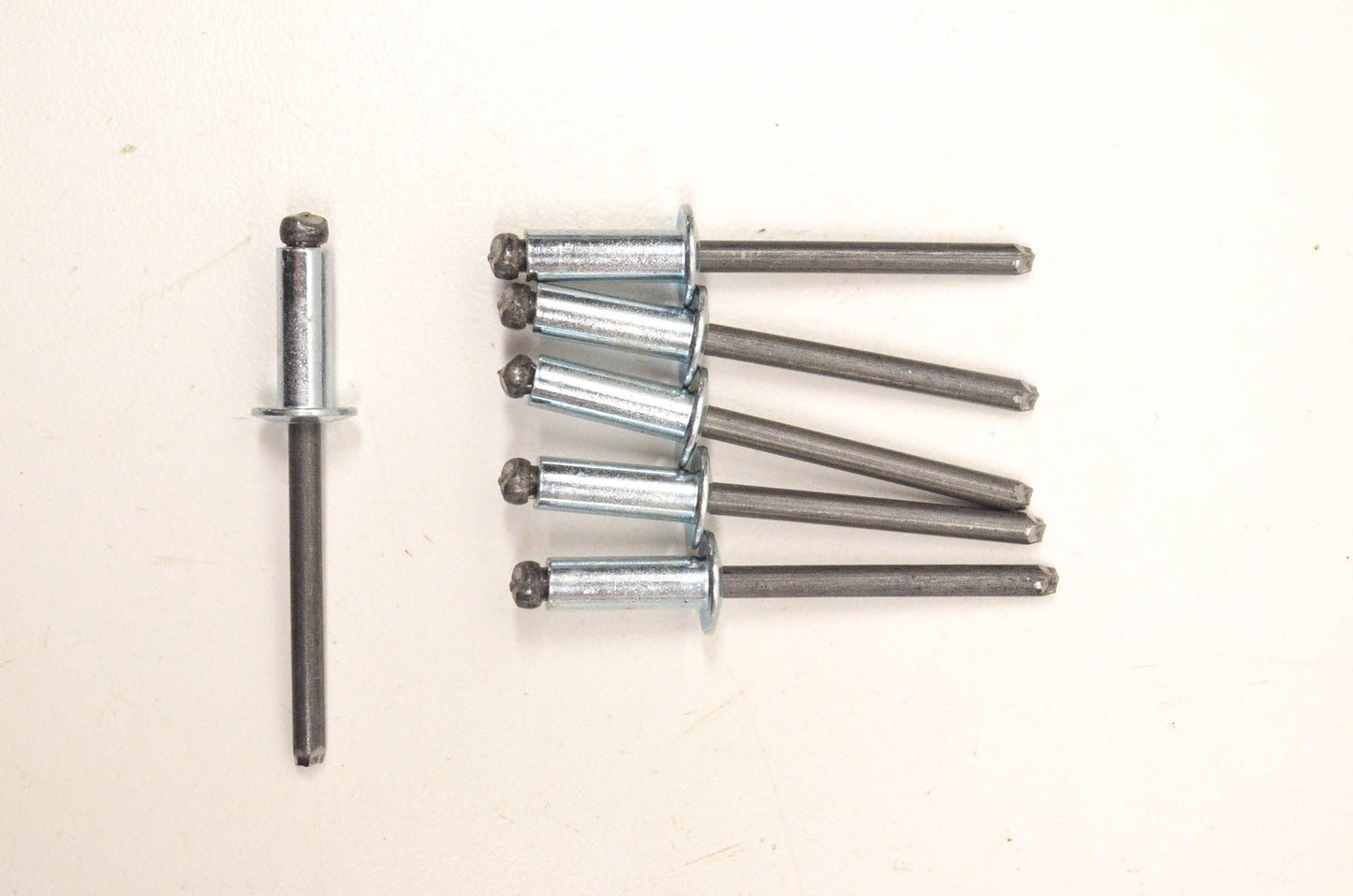 Aftermarket 390402300, P390402300 Rivets Qty 6 NOS