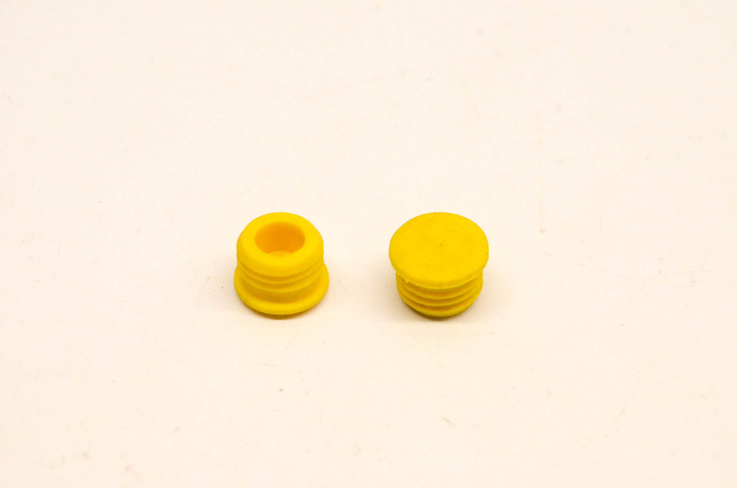 Aftermarket 275500214, P275500214 Yellow Bumper Plugs Qty 2 NOS
