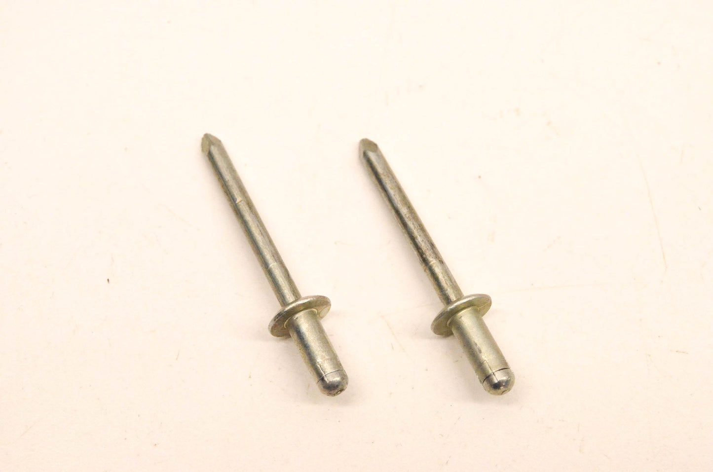 Aftermarket 390909200, P390909200 Rivets Qty 2 NOS
