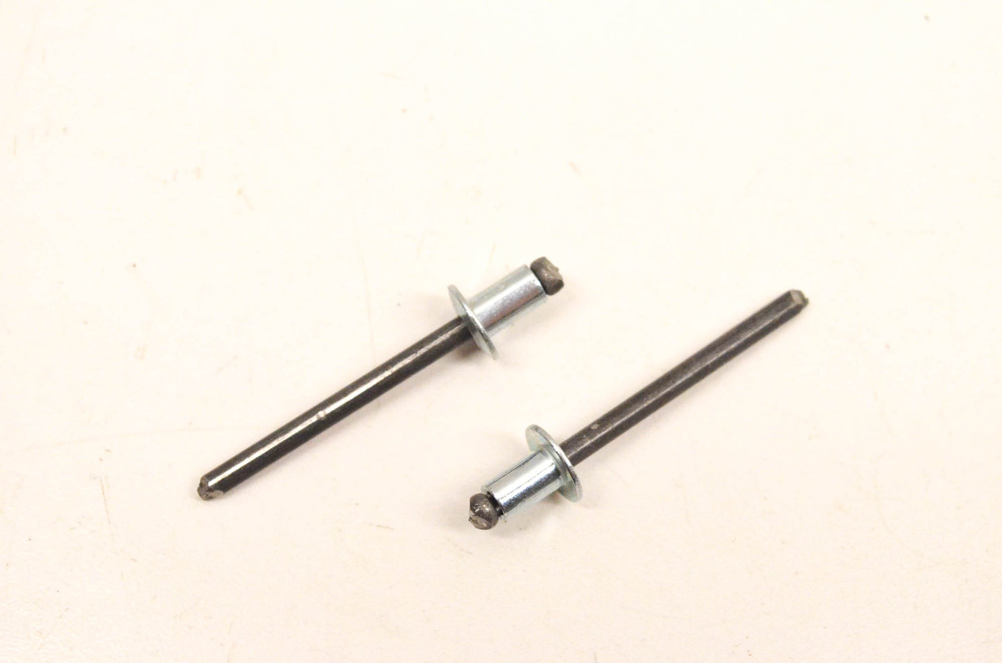 Aftermarket 390402400, P390402400 Pop Rivets Qty 2 NOS