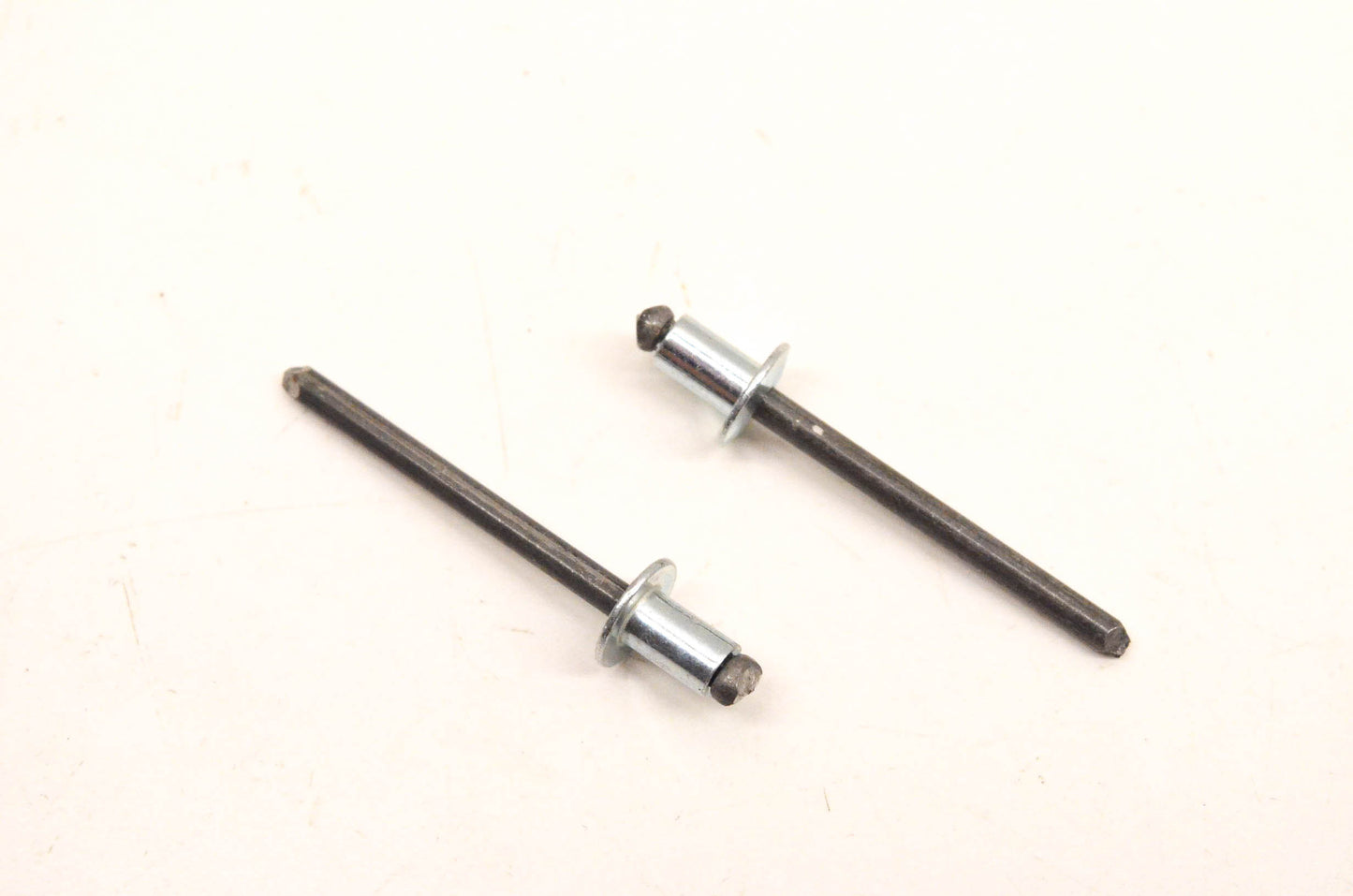Aftermarket 390402400, P390402400 Pop Rivets Qty 2 NOS