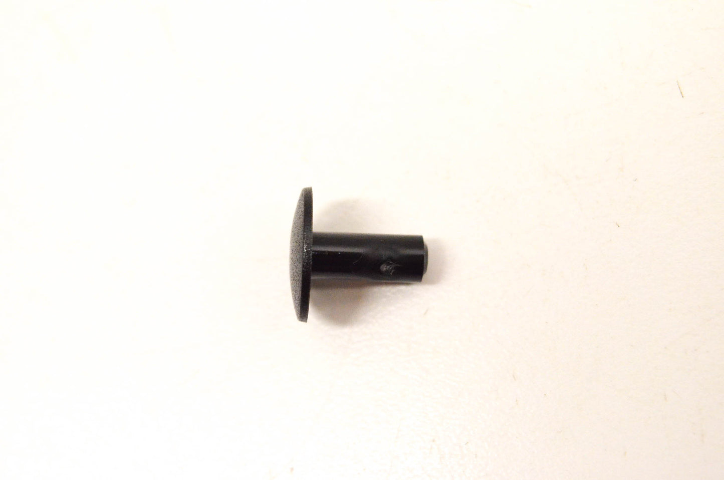 Aftermarket 517303070, P517303070 Windshield Dart NOS