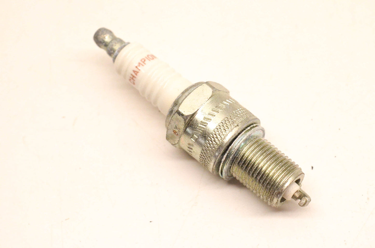 Champion RN11YC4, 322 Spark Plug NOS