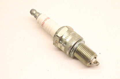 Champion RN11YC4, 322 Spark Plug NOS